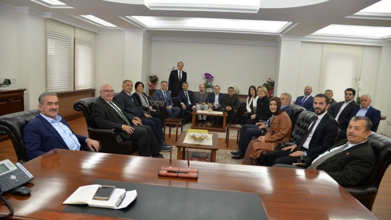 AK PARTİLİ HEYET VALİ EROL’U ZİYARET ETTİ