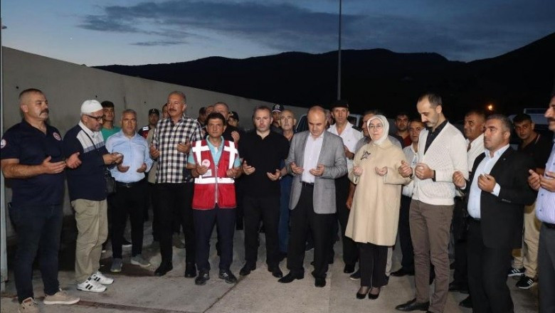 ARMUTLU'DA TÖRENLE BALIK AV SEZONU