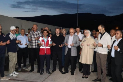 ARMUTLU'DA TÖRENLE BALIK AV SEZONU