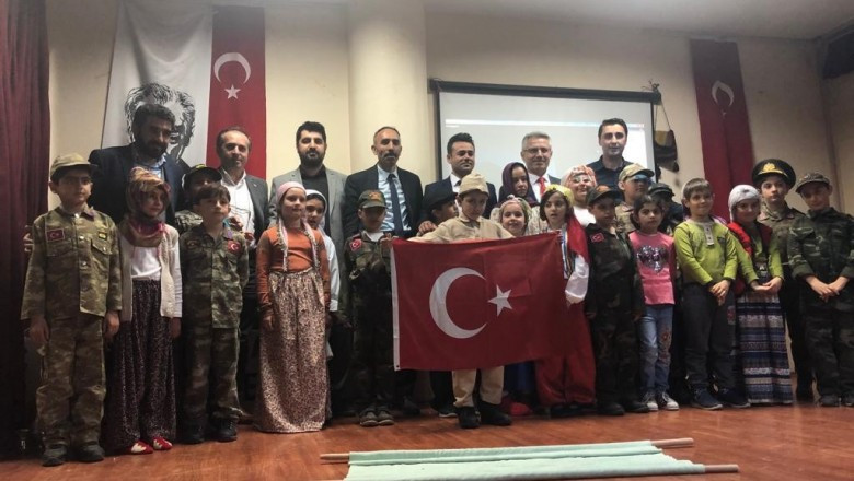 Çiftlikköylü öğrenciler Çanakkale Zaferi’ni sahneledi