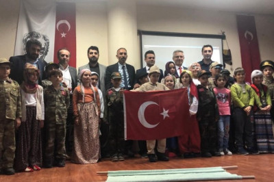 Çiftlikköylü öğrenciler Çanakkale Zaferi’ni sahneledi