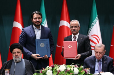 Cumhurbaşkanı Erdoğan: İran ile ilişkilerimizin geliştirilmesine yönelik olarak 10 yeni anlaşmaya imza attık