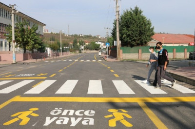 İSMETPAŞA MAHALLESİ’NDEKİ 18 YILLIK ASFALT SORUNU ÇÖZÜLDÜ