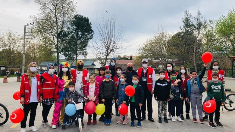 KIZILAY 23 NİSANDA MİNİKLERİ UNUTMADI