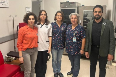 SAĞLIKÇILARDAN FİLİSTİN İÇİN KOKARTLI EYLEM