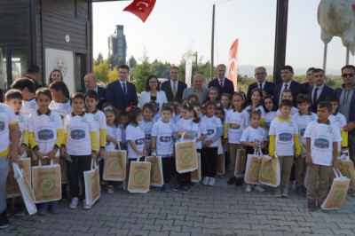 VALİ KAYA: ÇOCUKLAR İÇİN BARIŞ İSTEMELİYİZ