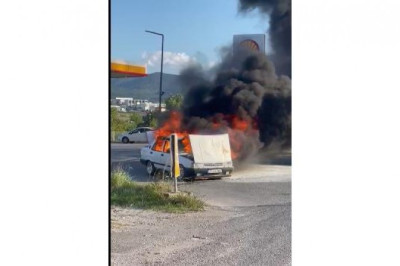 Yalova’da akaryakıt istasyonunda otomobil alev aldı