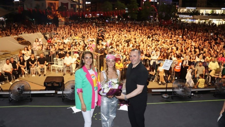 YALOVA’DA DERYA ULUĞ KONSERİNE YOĞUN İLGİ