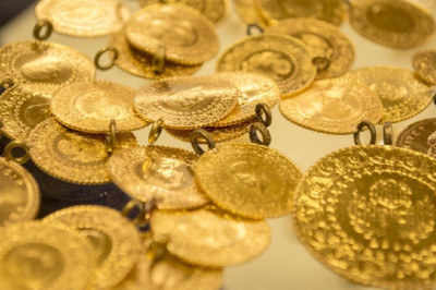 ALTIN REKORUN KIYISINDA! Yeni haftaya nasıl başlayacak? Uzmanından dikkat çeken tavsiyeler!