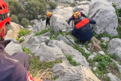 Nergis toplamak için çıktıkları dağda mahsur kalan 2 çocuk kurtarıldı