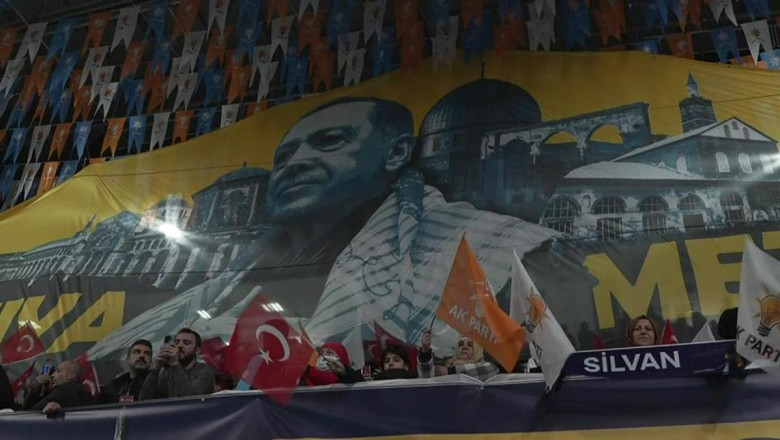 Cumhurbaşkanı Erdoğan'ın Diyarbakır ziyaretinde dikkat çeken pankartlar