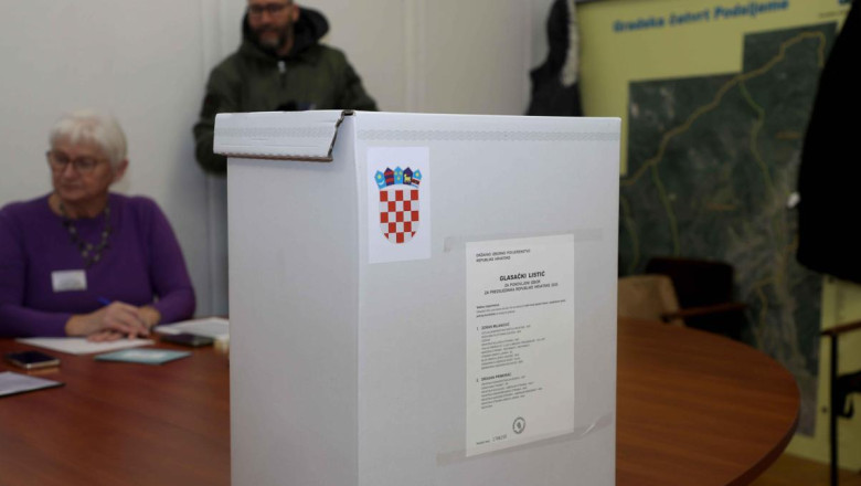 Hırvatistan'da halk cumhurbaşkanı seçiminin ikinci turu için sandık başında