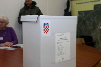 Hırvatistan'da halk cumhurbaşkanı seçiminin ikinci turu için sandık başında