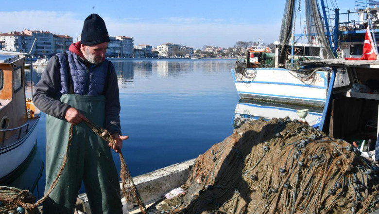 Marmara'da artan müsilaj balıkçıları vurdu! Avlanamıyorlar