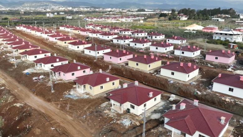 Samandağ'da villa tipi köy evlerinde sona gelindi