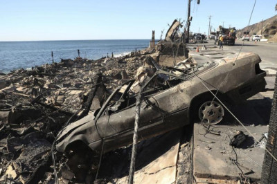 Milyarderlerin sahili küle döndü | Video Haber