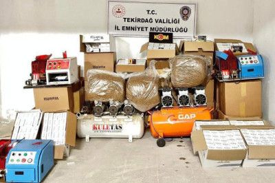 Tekirdağ'da silah ve kaçak tütün ürünleri ele geçirildi