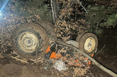 Uşak'ta traktör şarampole devrildi: 2 ölü, 2 yaralı