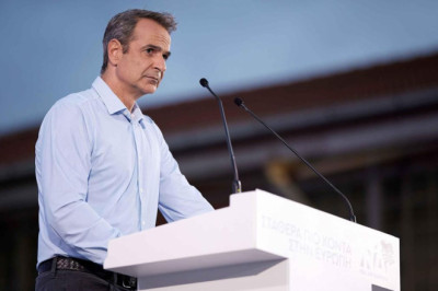 Yunanistan Başbakanı Miçotakis, Parlamento Başkanı Tasulas'ı cumhurbaşkanı adayı gösterdi