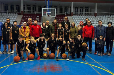 Erdemli’de gençler basketbola yöneldi