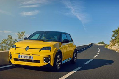 Renault 10 yeni modelle büyüdü