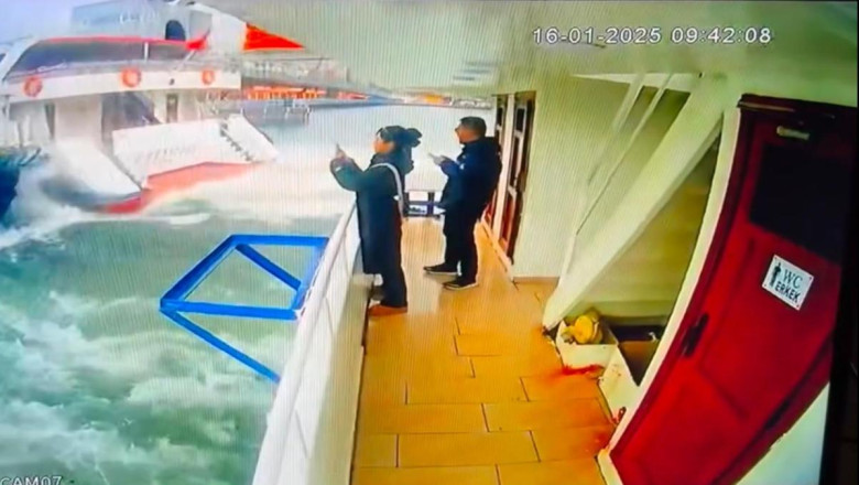 Haliç'te korkutan tekne kazası | Video Haber