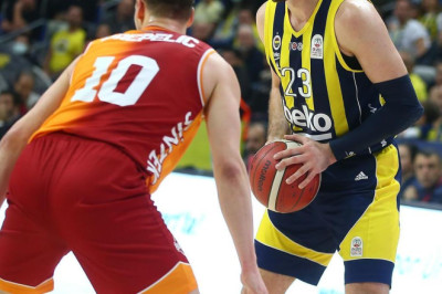 Potada derbi heyecanı! Galatasaray, Fenerbahçe Beko'yu konuk ediyor...