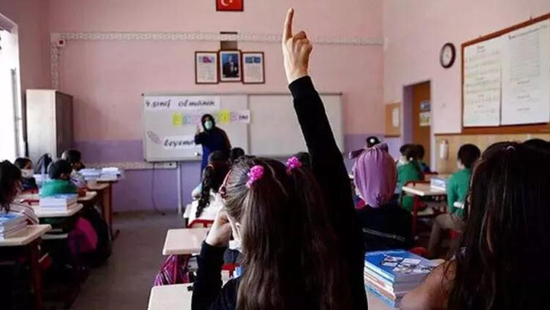 MEB AÇIKLADI: 15 Tatil Uzatıldı mı, Ne Zaman Bitiyor? Okullar Ne Zaman Açılacak?