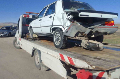 2 otomobil çarpıştı, sürücüler hastanelik oldu