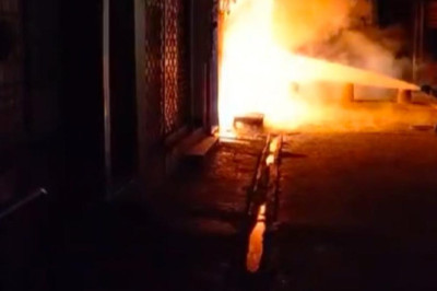 Beyoğlu'nda peş peşe iki yangın: Terzi dükkanı ve ev alev alev yandı