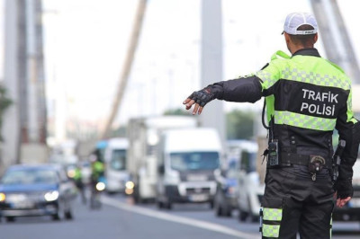 Afyonkarahisar'da drift yapan sürücü cezadan kaçamadı