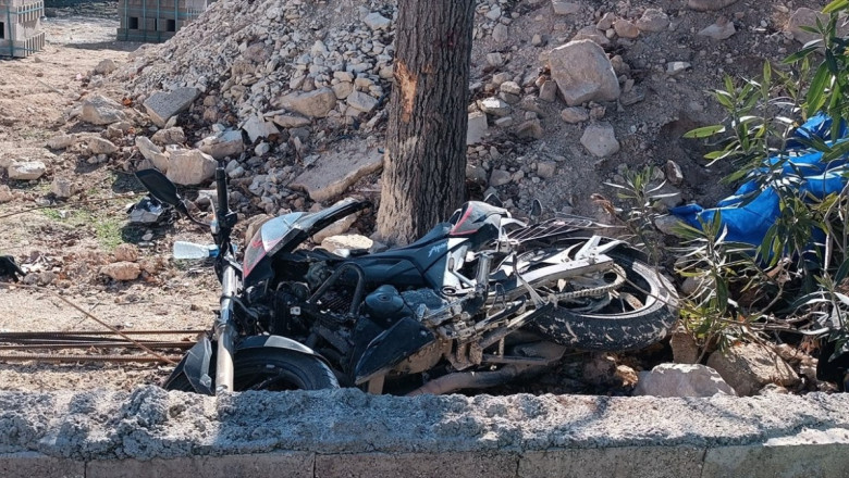 Gaziantep'te ağaca çarpan motosikletteki 2 çocuk can verdi