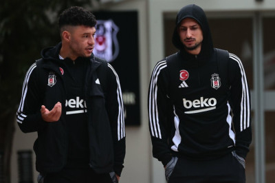 Alex Oxlade-Chamberlain, Vitor Pereira'nın yakın markajında