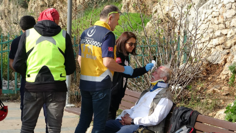 Antalya'da alkol alıp falezlerden düşen şahsın sağlık ekipleriyle ilginç diyaloğu