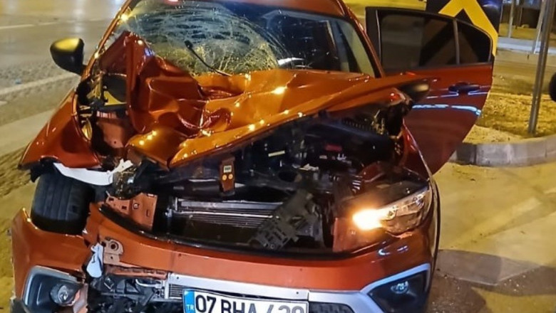 Mersin'de otomobil yayalara çarptı: 2 ölü