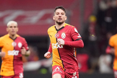 Galatasaray'da Dries Mertens'in alternatifi Napoli'de bulundu