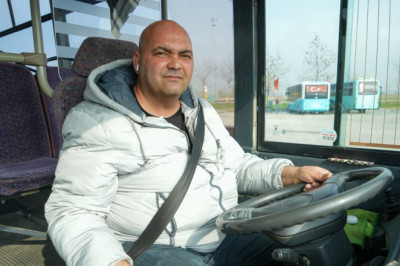 Manisa'da otobüs şoförü kalp krizi geçiren yolcu için zamanla yarıştı