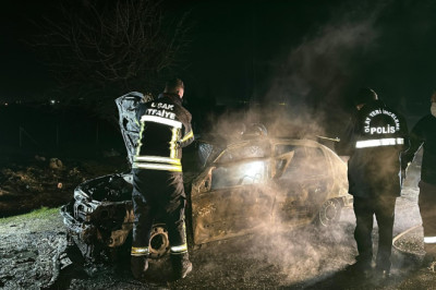 Uşak'ta yanan otomobilde feci şekilde can verdi