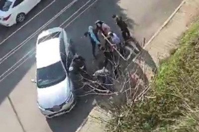 Kocaeli'de yaralı kadın kendisini bıçaklayan eski kocasını mahallelinin elinden aldı