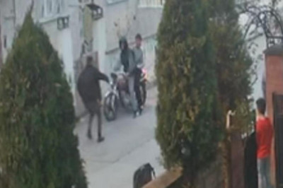 Kızlara kurusıkı tabancayla ateş açan 2 şüpheliyi; çöp atmaya çıkan Uzman Çavuş yakaladı