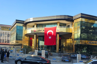 Siirt Belediyesi'nde terör örgütü soruşturmasında adı geçen 35 kişi işten çıkarıldı