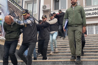 Çalıntı çekle 9,8 milyonluk vurgun: 5 gözaltı