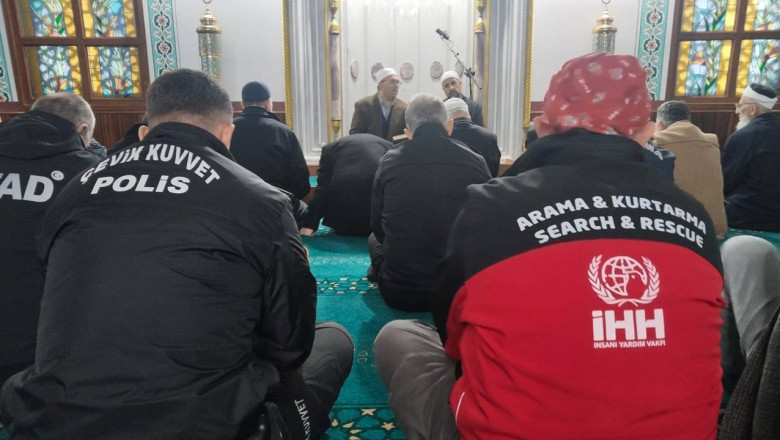 Deprem Şehitlerine Dua Ettiler