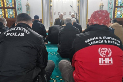 Deprem Şehitlerine Dua Ettiler