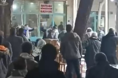 Şanlıurfa'da kahvehanede sandalyeler havada uçuştu