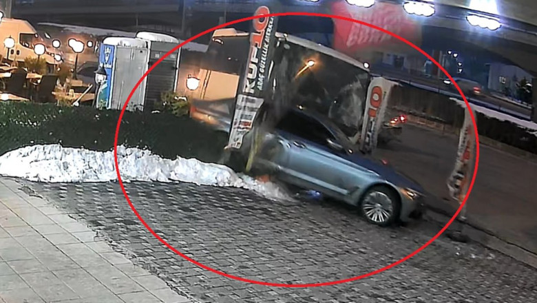 Kayseri'de işçi servisi kırmızı ışıkta bekleyen araçlara çarptı: 7 yaralı