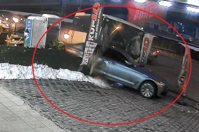 Kayseri'de işçi servisi kırmızı ışıkta bekleyen araçlara çarptı: 7 yaralı