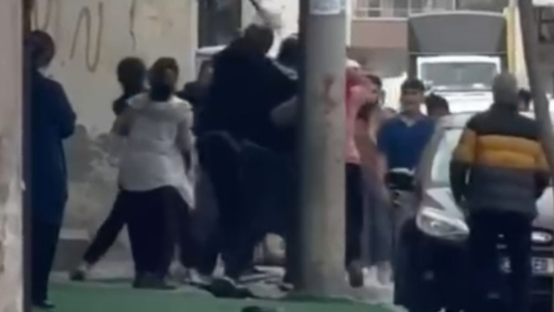 Mersin'de yol verme kavgasında taraflar birbirine girdi