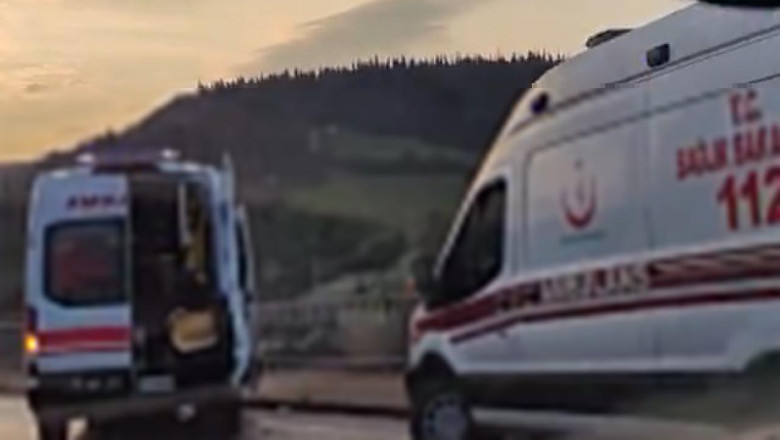 Yalova'da Takla Atan Pikaptaki 2 Kişi Yaralandı