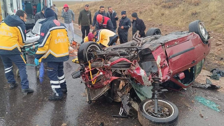 Nevşehir'de devrilen otomobildeki 3 kişi yaralandı